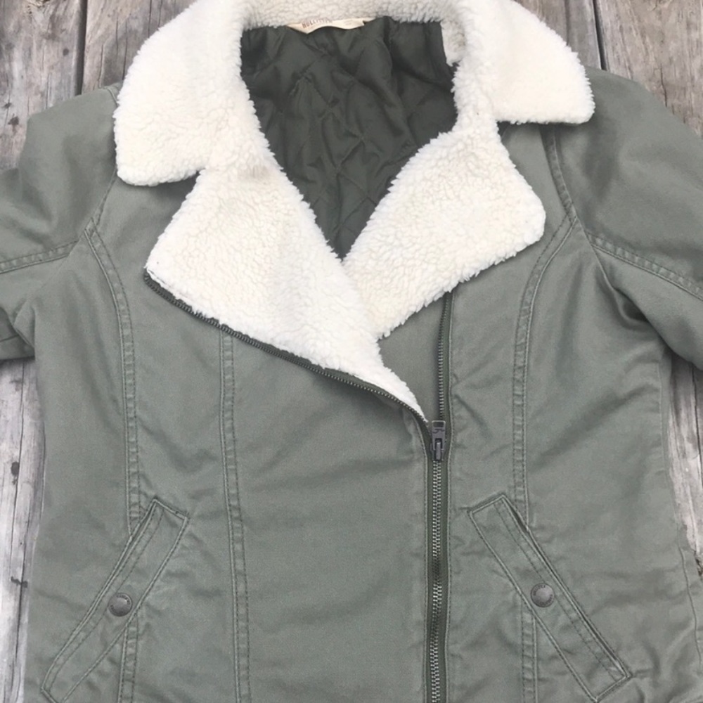 💚Army Green Hollister Coat w/ White Fur🤍